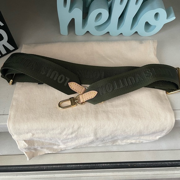 Louis Vuitton - Picture 9 of 11